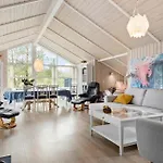 3 Bedroom In Bording 度假居 Bording Stationsby